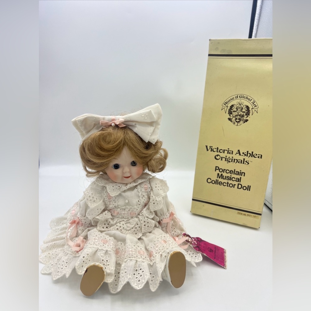 Victoria Ashlea Originals Global Art Porcelain Musical Doll 1983s Box, Tags